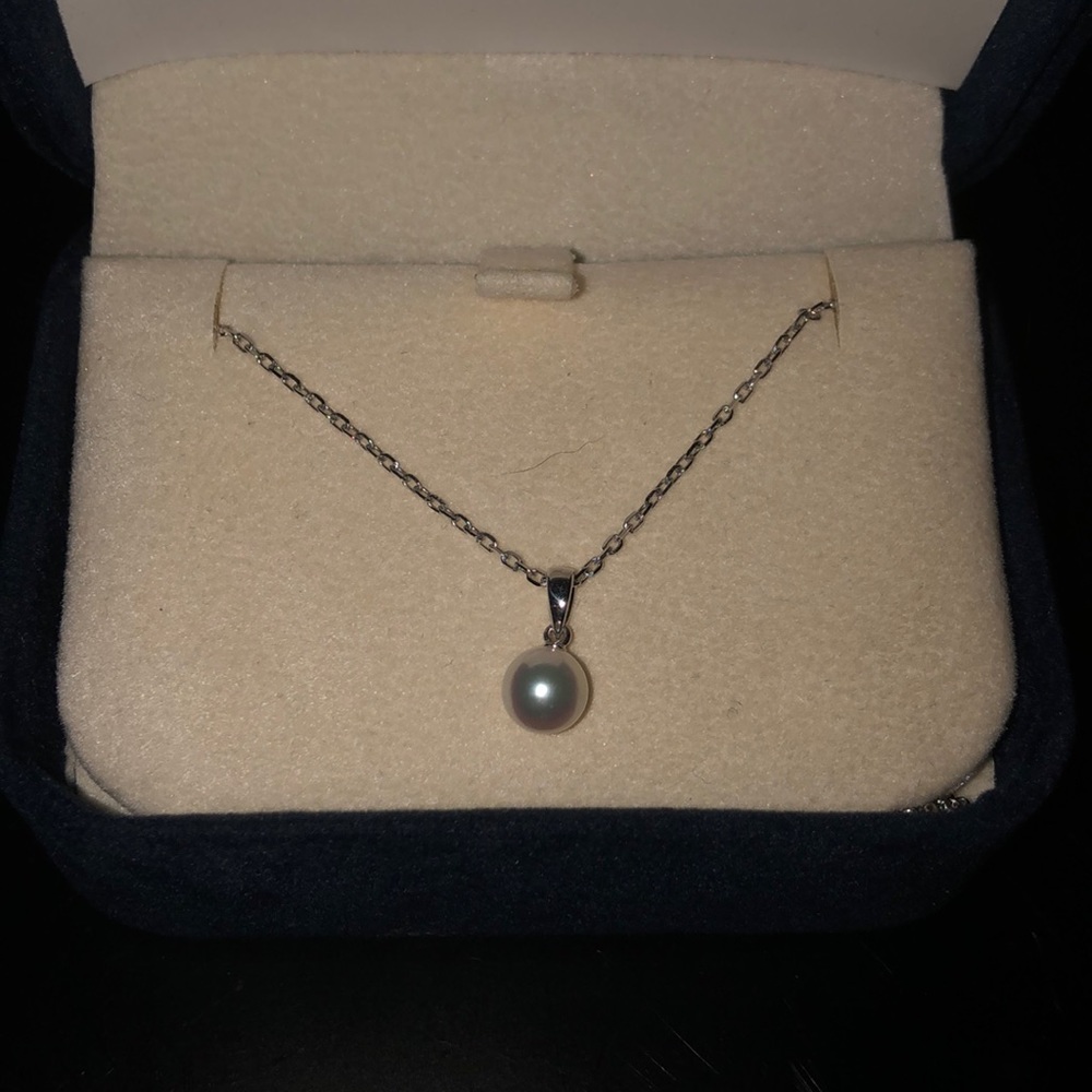 pearl necklace